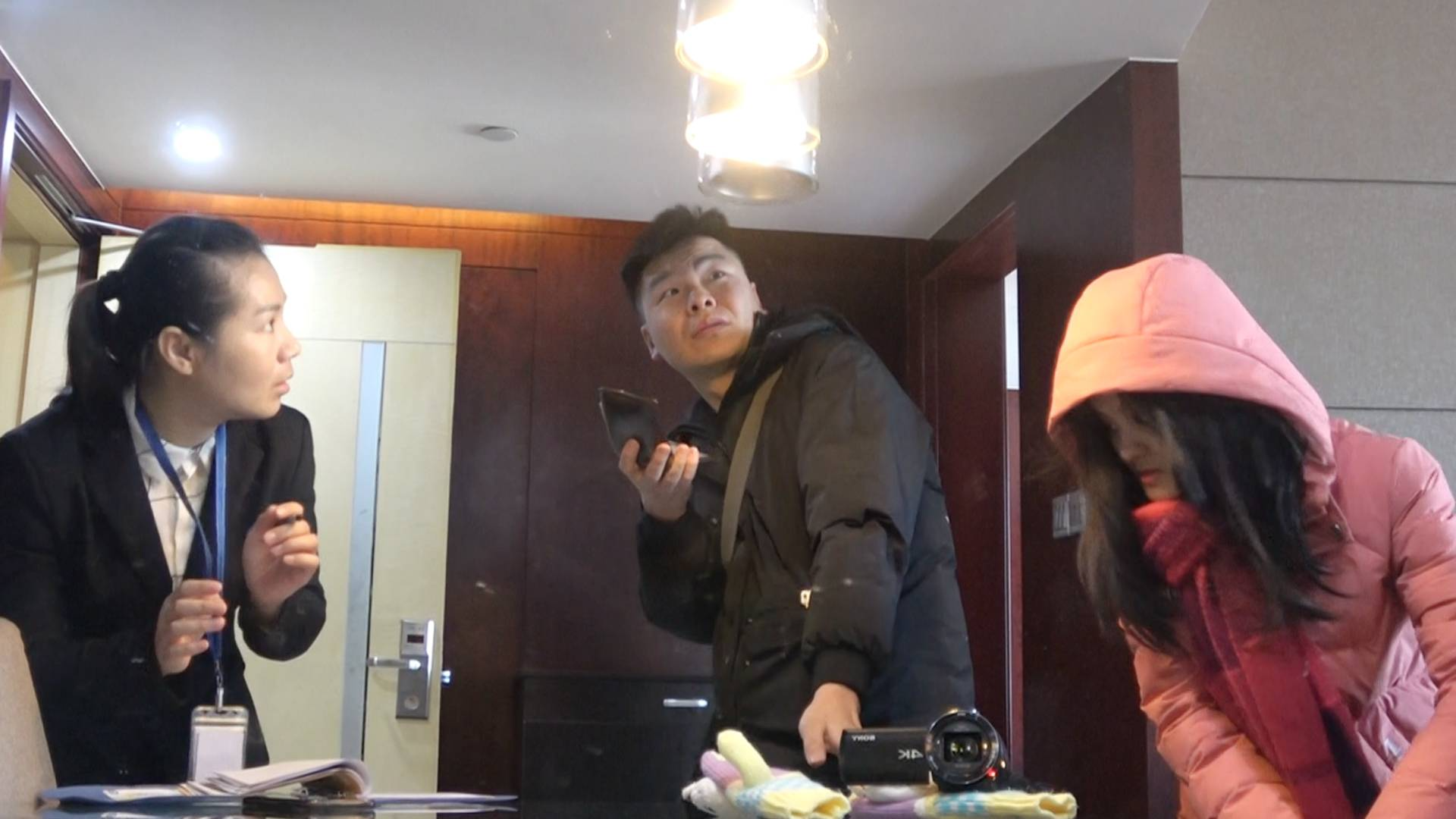 越南媳妇和家人到达天津中心酒店,怕冷不出门订外卖吃